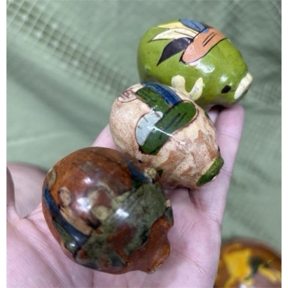 Vintage Primitive Pig Salt And Pepper Shakers Mexico Pottery Hand Painted Cactus